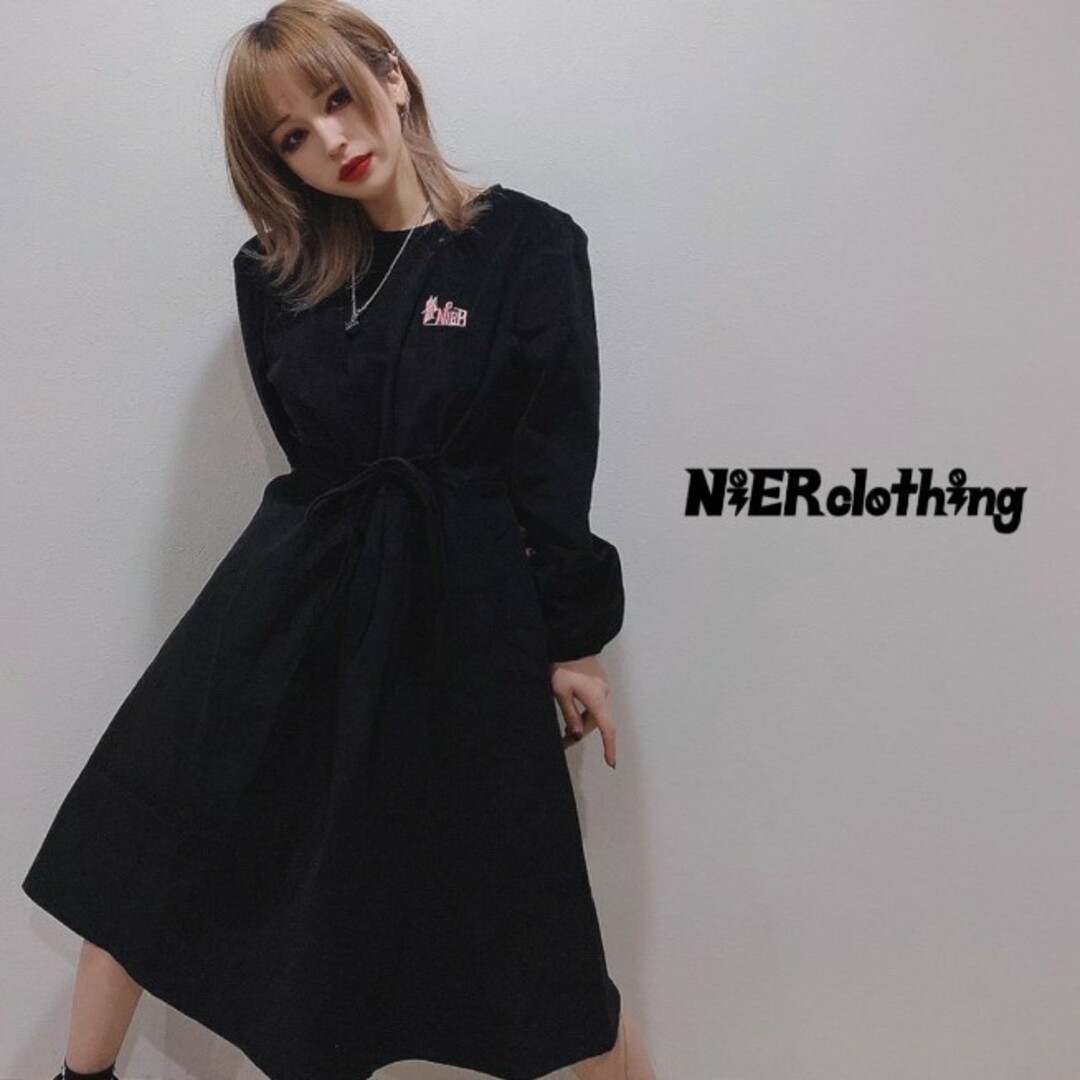 NieR Clothing(ニーアクロージング)の完売品【NieR】コーデュロイワンピース ブラック フリーサイズ 限定品 フレア レディースのワンピース(ひざ丈ワンピース)の商品写真