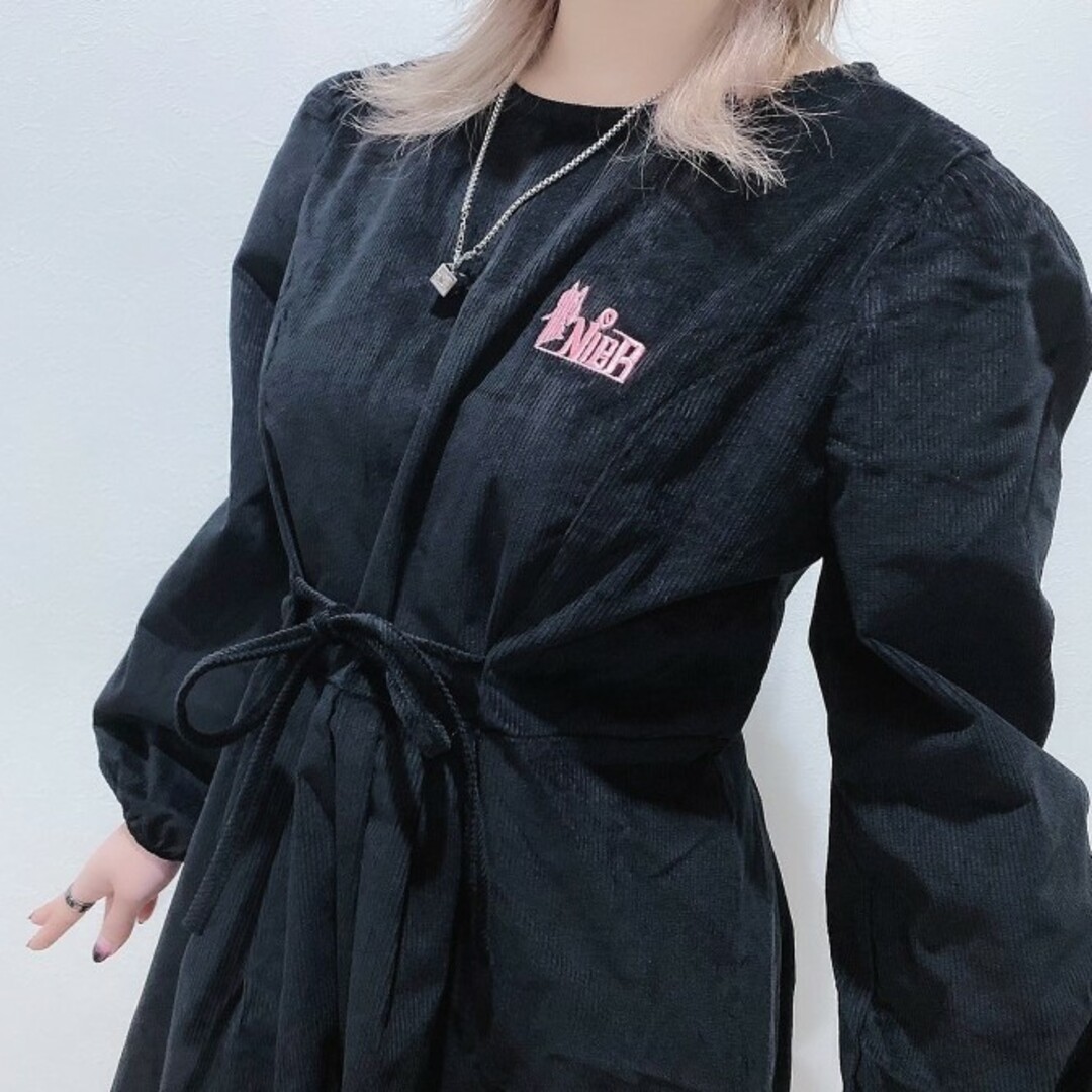 NieR Clothing(ニーアクロージング)の完売品【NieR】コーデュロイワンピース ブラック フリーサイズ 限定品 フレア レディースのワンピース(ひざ丈ワンピース)の商品写真