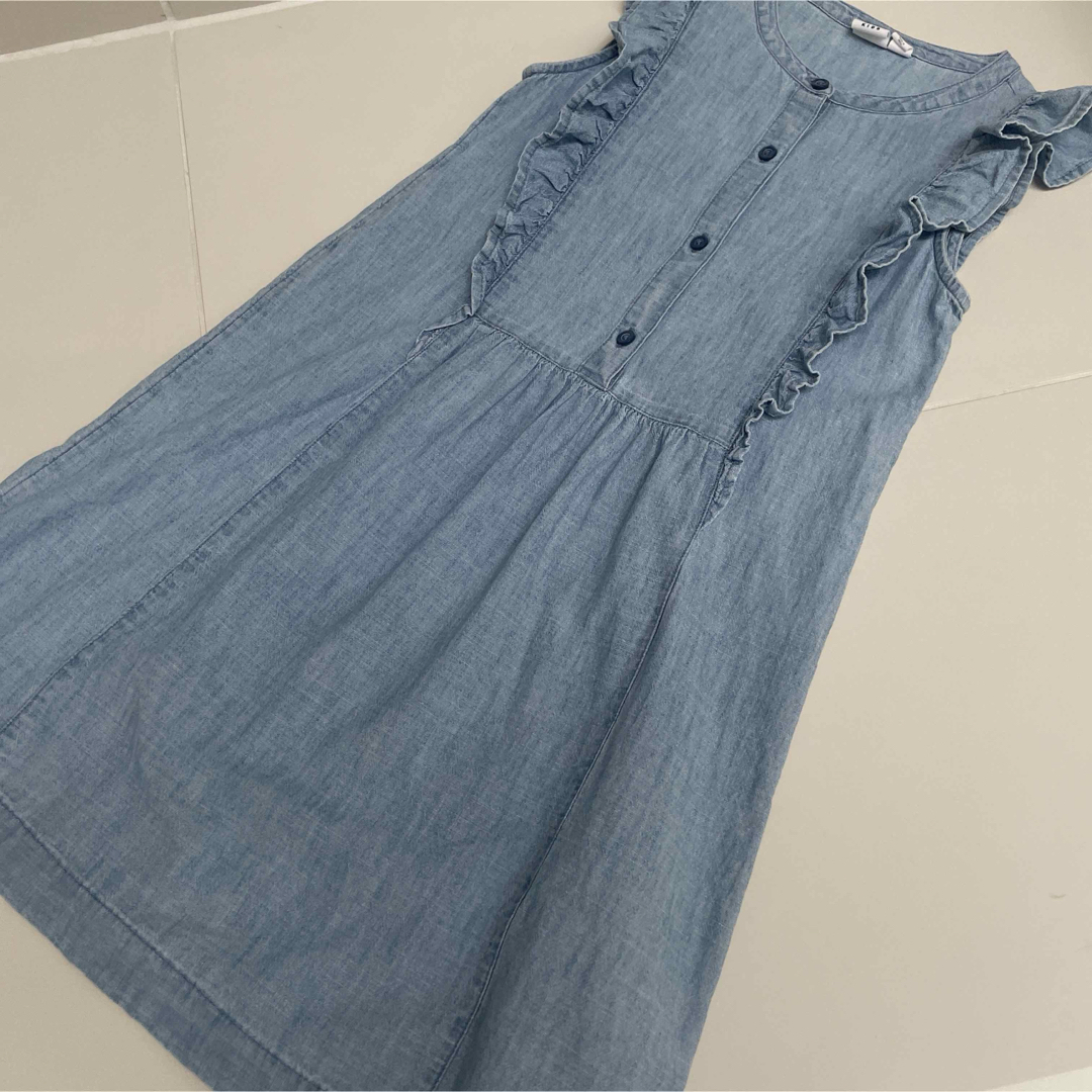 GAP Kids(ギャップキッズ)のgap ダンガリー　フリル　ワンピース　130 キッズ/ベビー/マタニティのキッズ服女の子用(90cm~)(ワンピース)の商品写真