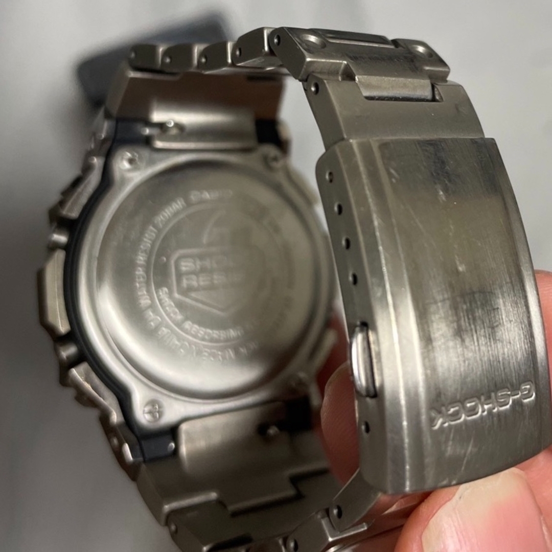 G-SHOCK(ジーショック)のG-SHOCK チタンシルバーカスタム メンズの時計(腕時計(デジタル))の商品写真