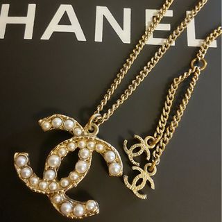 シャネル(CHANEL)のCHANEL新品同様☆ココマーク☆パールゴールドネックレス☆バッグチャーム(ネックレス)