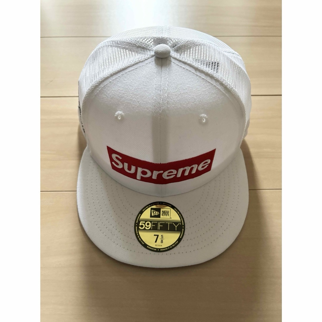 Supreme(シュプリーム)のBox Logo Mesh Back New Era　白5/8 メンズの帽子(キャップ)の商品写真