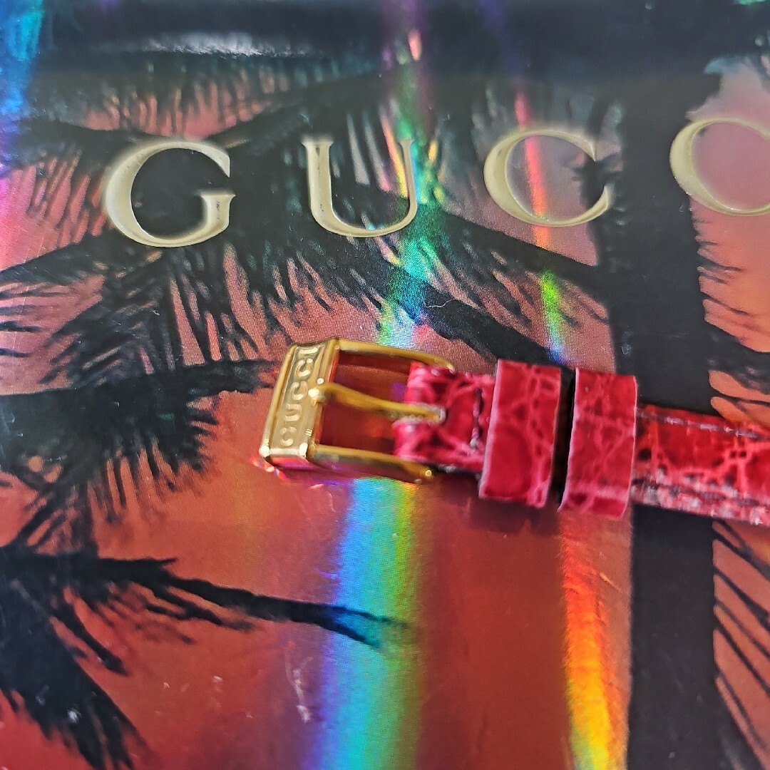 Gucci(グッチ)の☆【美品】グッチヴィンテージシェリーラインレッド腕時計(稼働品) レディースのファッション小物(腕時計)の商品写真