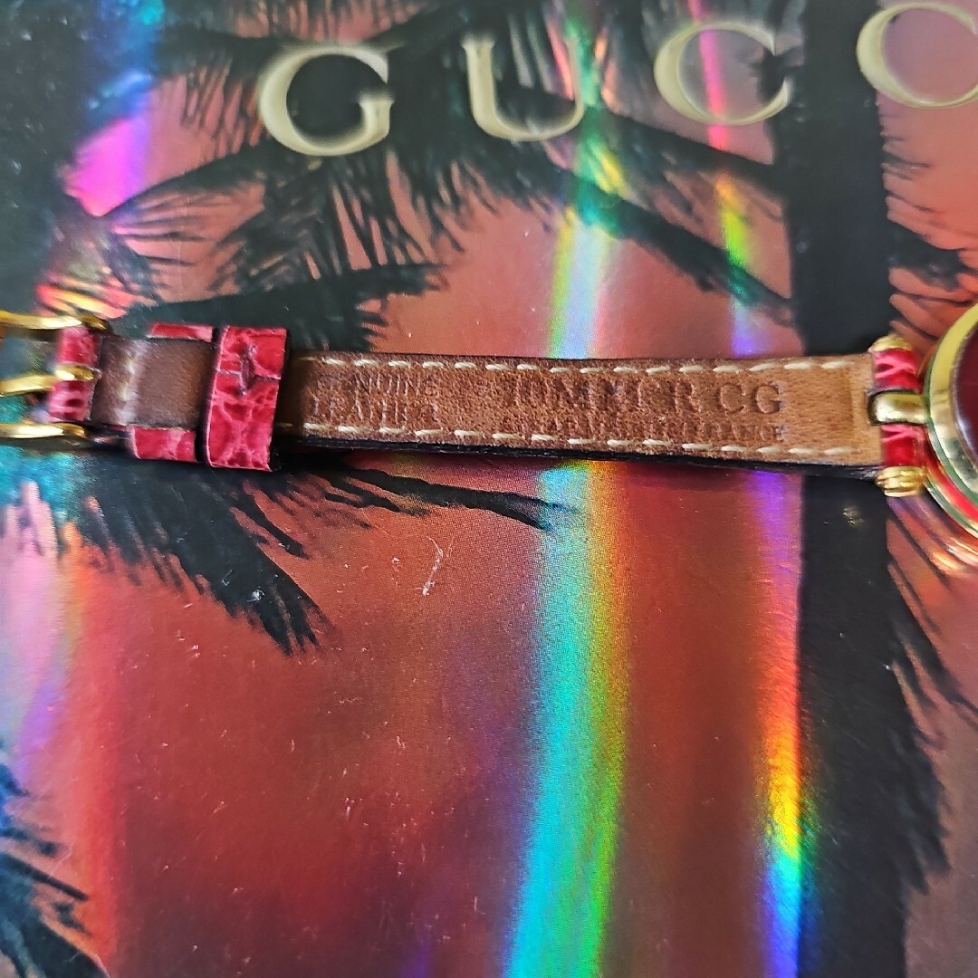 Gucci(グッチ)の☆【美品】グッチヴィンテージシェリーラインレッド腕時計(稼働品) レディースのファッション小物(腕時計)の商品写真