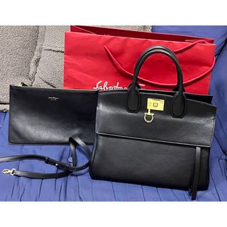 サルヴァトーレフェラガモ(Salvatore Ferragamo)のFERRAGAMOフェラガモSTUDIO BAGステューディオバッグ ミディアム(ハンドバッグ)