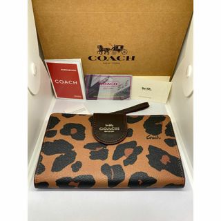 コーチ(COACH)のCOACH　コーチ　CC869　二つ折り財布　ヒョウ柄　リストレット　レオパード(財布)