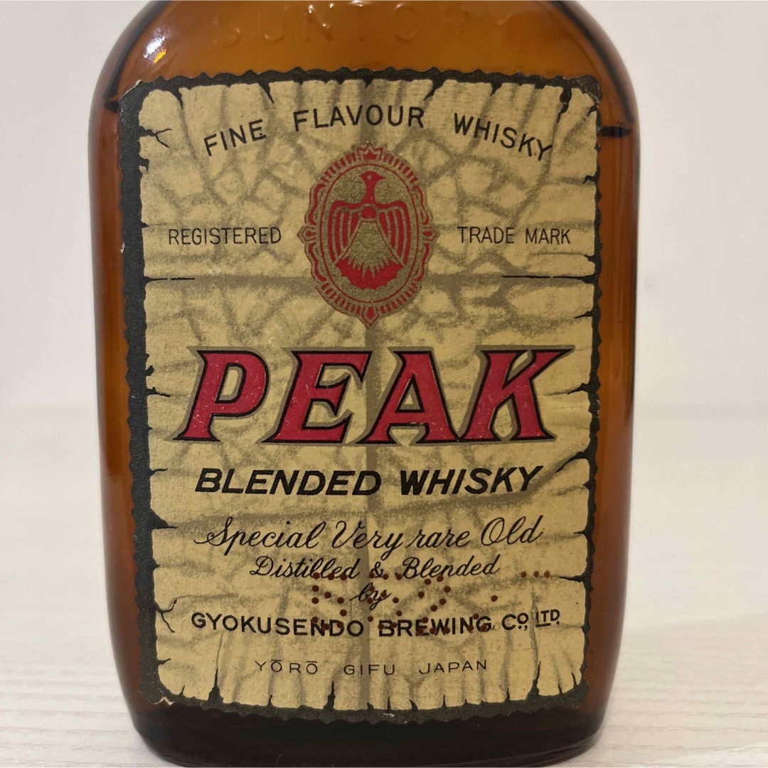 玉泉堂酒造(ギョクセンドウシュゾウ)のPEAK ピークウイスキー　180ml 1980年代流通品　古酒　ベビーボトル 食品/飲料/酒の酒(ウイスキー)の商品写真