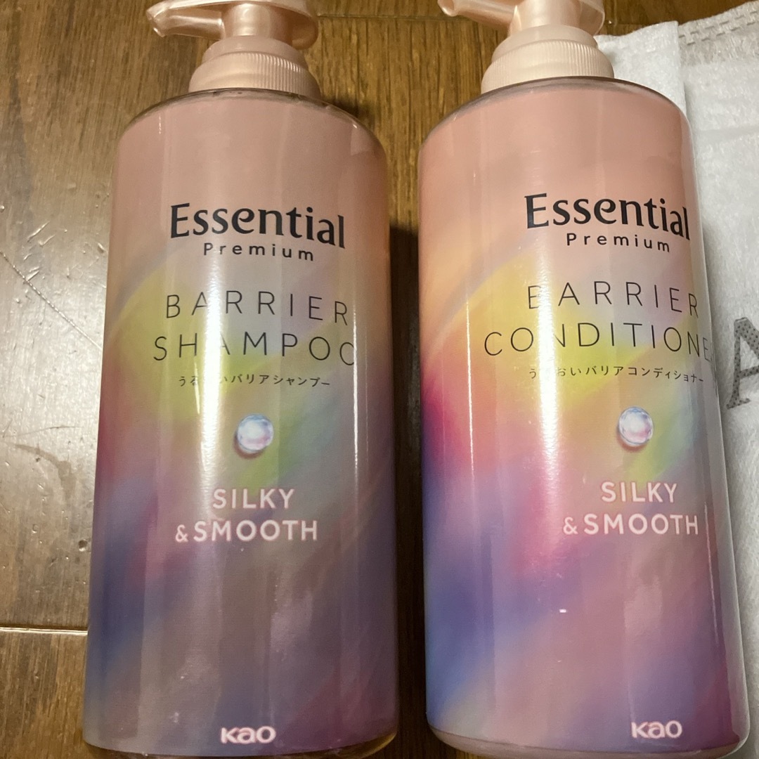 Essential(エッセンシャル)のエッセンシャルプレミアム シルキー＆スムース ポンプ コスメ/美容のヘアケア/スタイリング(シャンプー)の商品写真