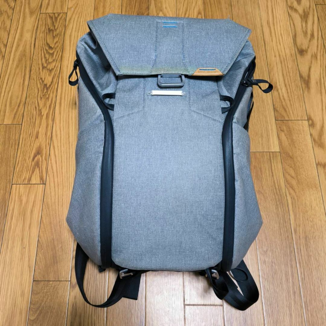 peak design(ピークデザイン)のピークデザイン　エブリデイバックパック　20L　アッシュ スマホ/家電/カメラのカメラ(その他)の商品写真