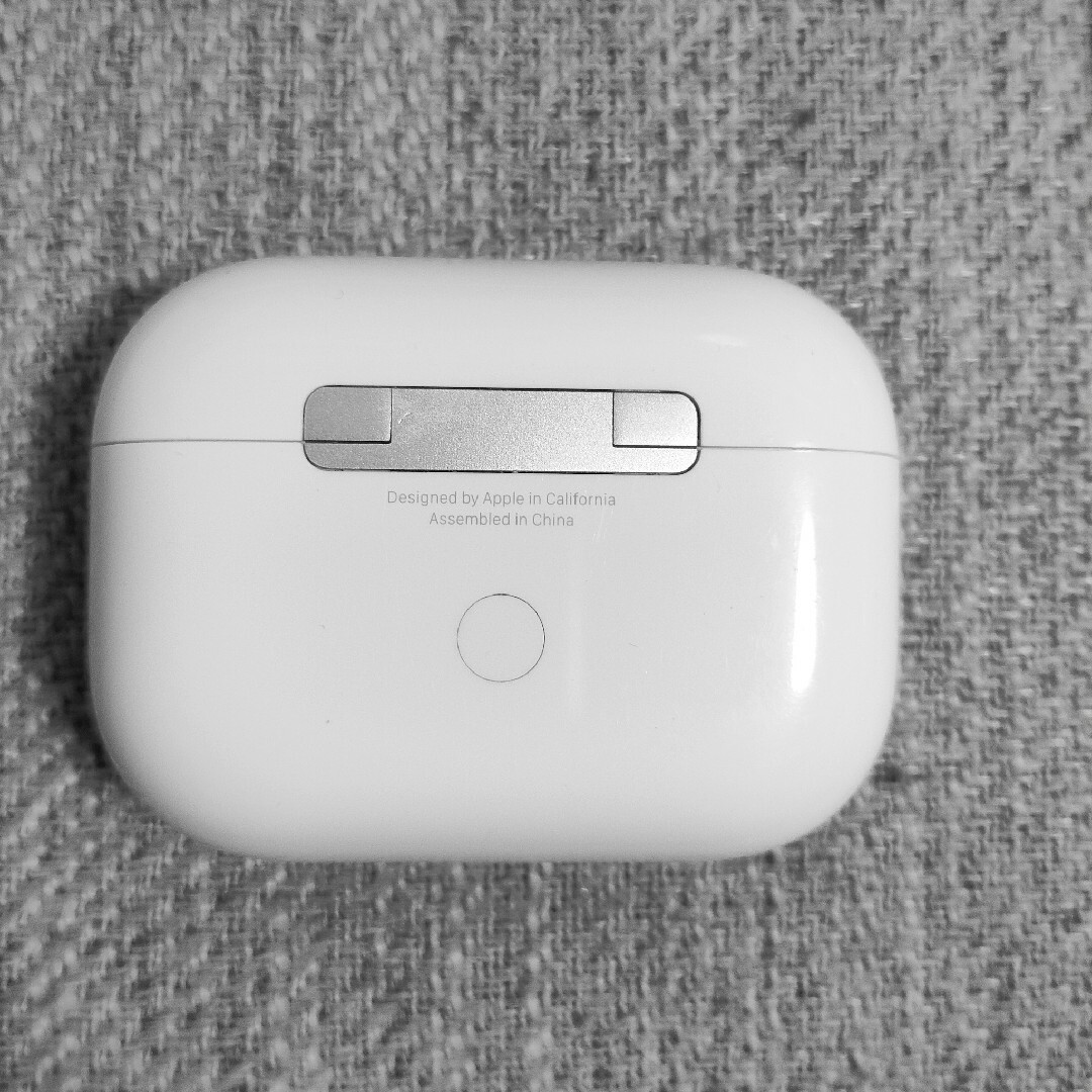 Apple(アップル)のApple AirPods Pro 充電ケースのみ 820 スマホ/家電/カメラのオーディオ機器(ヘッドフォン/イヤフォン)の商品写真