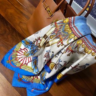 Hermes - エルメス　スカーフ　カレ90 水色系　象　ゾウ　馬飾り　シャネル　ヴィトン