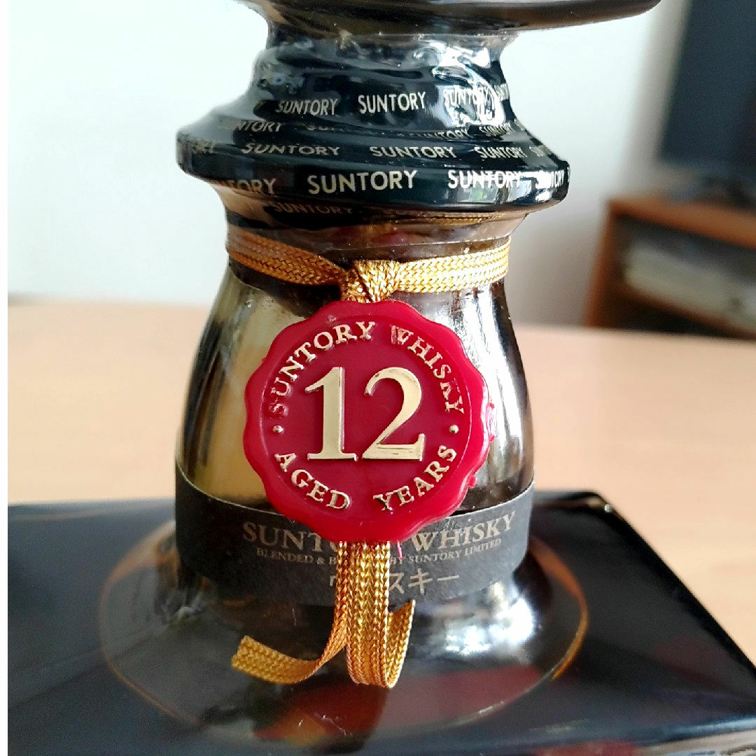 ローヤル12年黒ラベル700ml箱入り＋ローヤルSR特級ミニボトル50ml 食品/飲料/酒の酒(ウイスキー)の商品写真