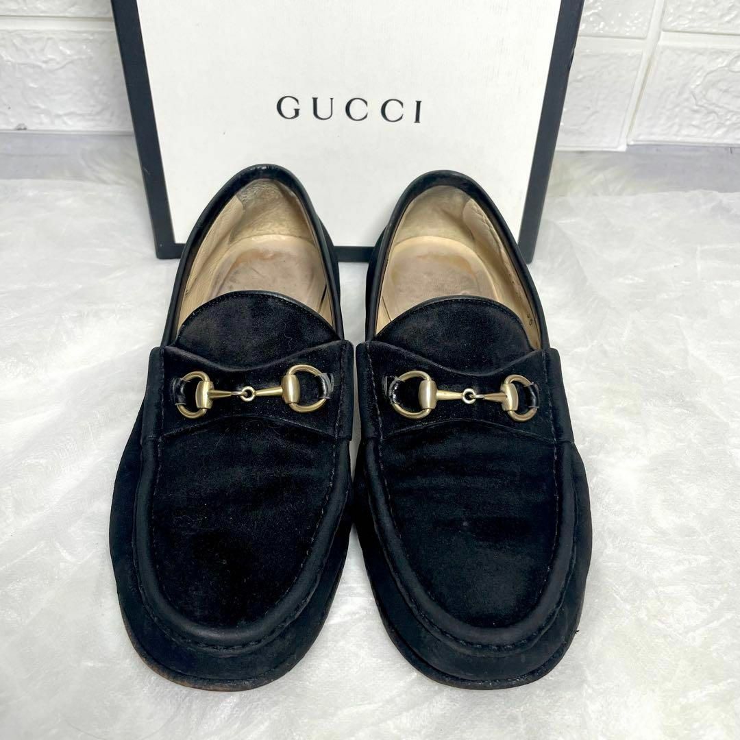 Gucci(グッチ)のグッチ　ホースビット　ローファー　スエード　ブラック　36 レディースの靴/シューズ(ローファー/革靴)の商品写真