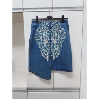 【新品未使用】デニムスカート　花柄刺繍デニム　アシメトリーデニムスカート