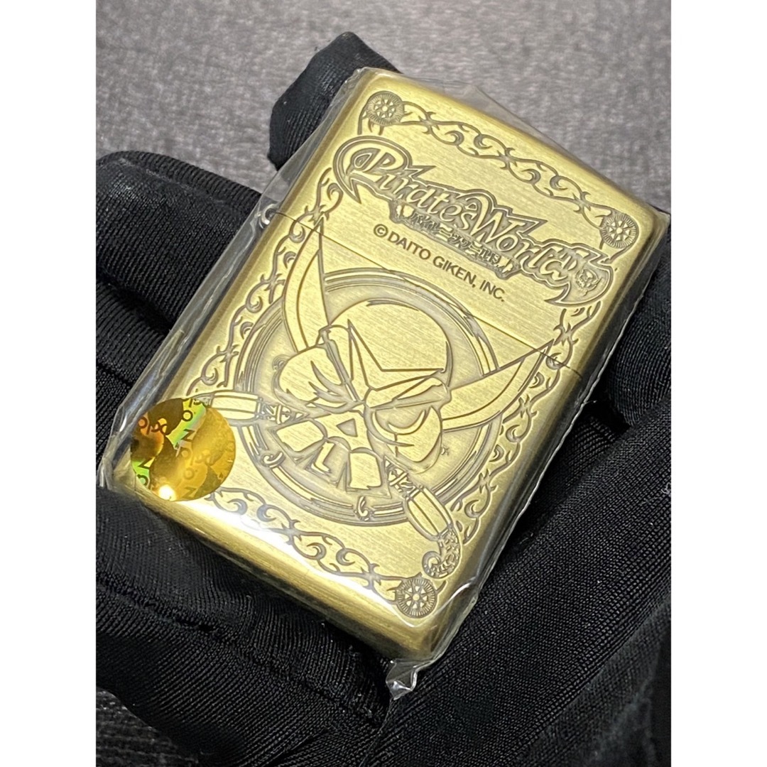 zippo パイレーツワールド 限定品 ゴールド 両面デザイン 2012年製 メンズのメンズ その他(その他)の商品写真