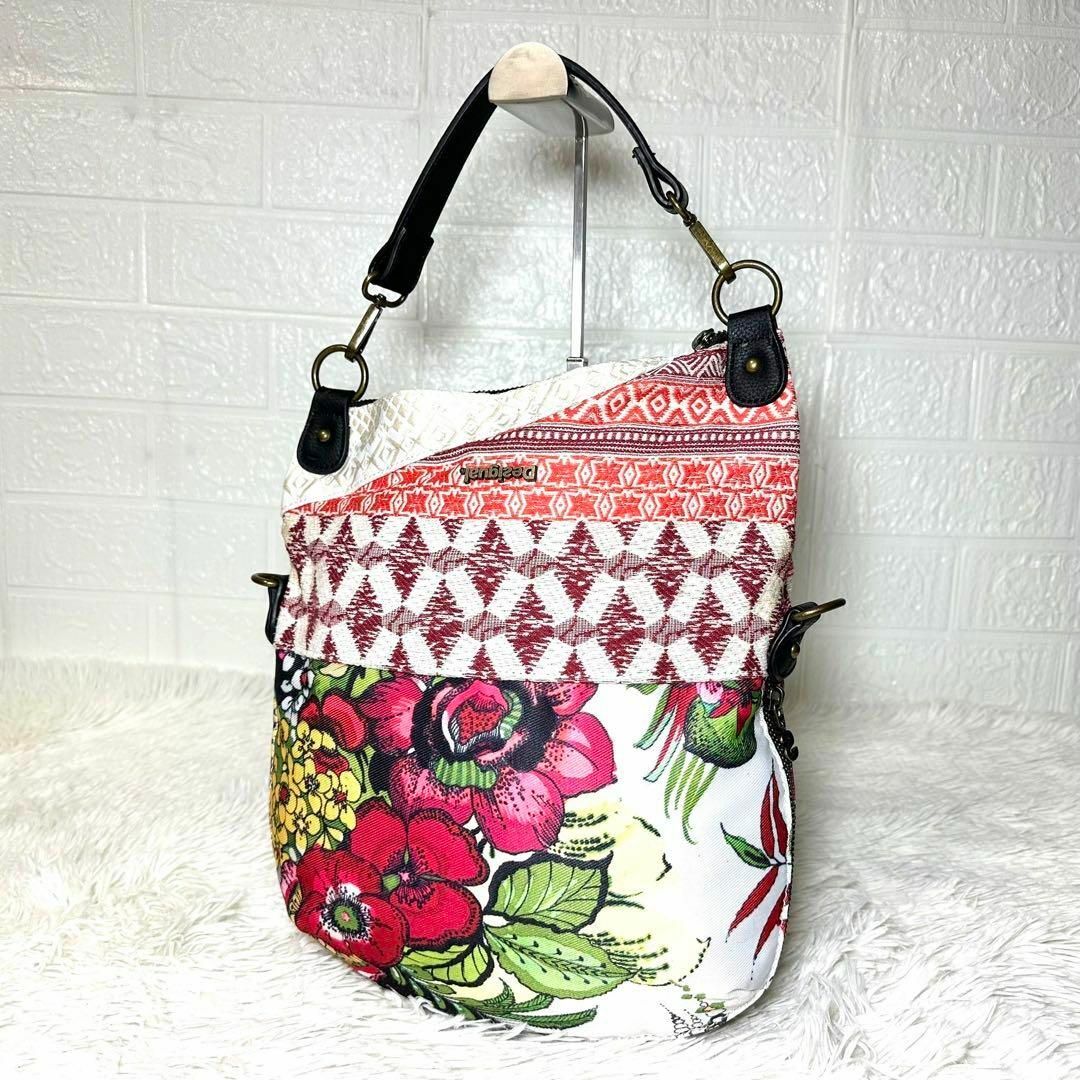 DESIGUAL(デシグアル)のデシグアル　2wayトートバッグ　ショルダーバッグ　キャンバス　肩掛け可能 レディースのバッグ(ショルダーバッグ)の商品写真