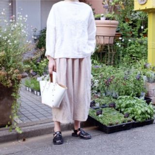 ネストローブ(nest Robe)の美品※nest Robe リネンスペシャルフィニッシュ高密度サーカスパンツ(カジュアルパンツ)