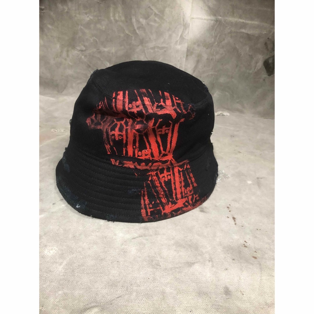 cvtvlist  STENCIL BUCKET HAT黒赤 メンズの帽子(ハット)の商品写真