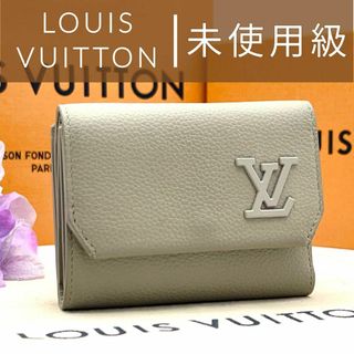 ルイヴィトン(LOUIS VUITTON)の未使用級　 LVアエログラム ポルトフォイユ パイロット　三つ折り財布(折り財布)