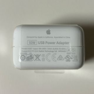 アップル(Apple)の【匿名配送】新品未使用 Apple純正充電アダプタ　10W (バッテリー/充電器)