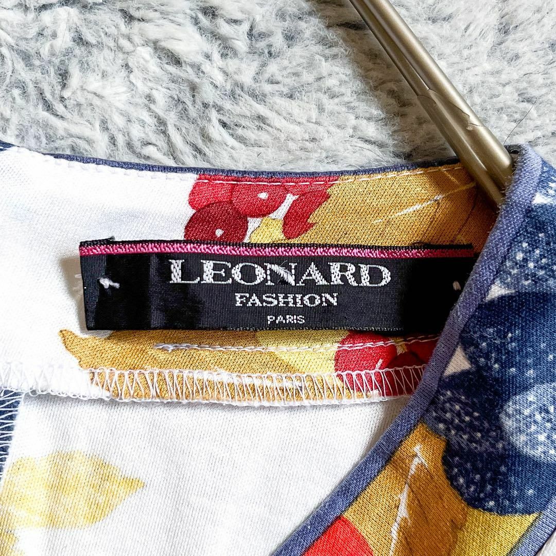 LEONARD(レオナール)の【LEONARD】レオナール 花柄 カットソー Tシャツ トリム Vネック M レディースのトップス(Tシャツ(半袖/袖なし))の商品写真