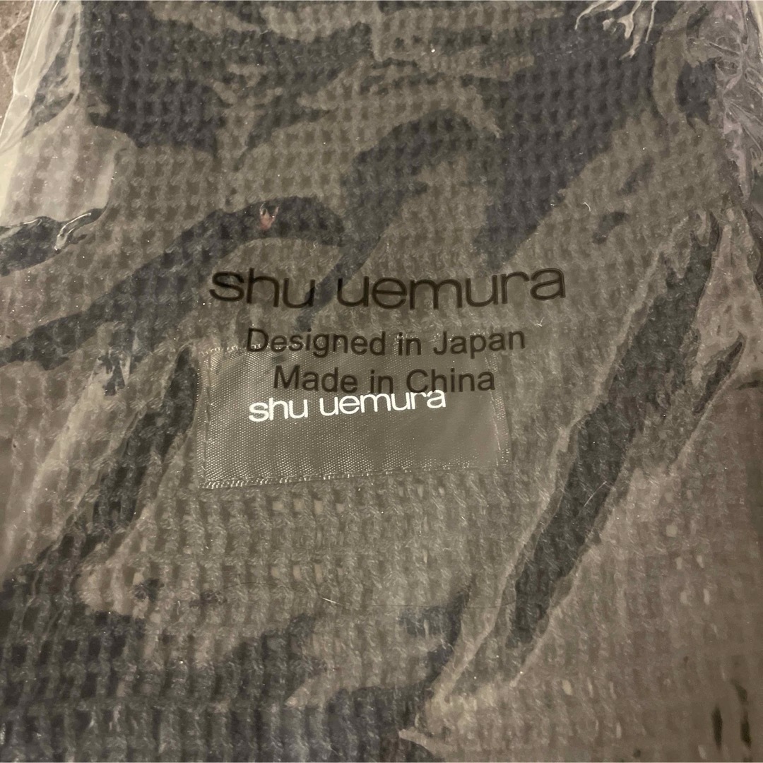 shu uemura(シュウウエムラ)の新品未開封⭐️ shuuemura シュウウエムラ　メッシュポーチ　巾着 コスメ/美容のコスメ/美容 その他(その他)の商品写真