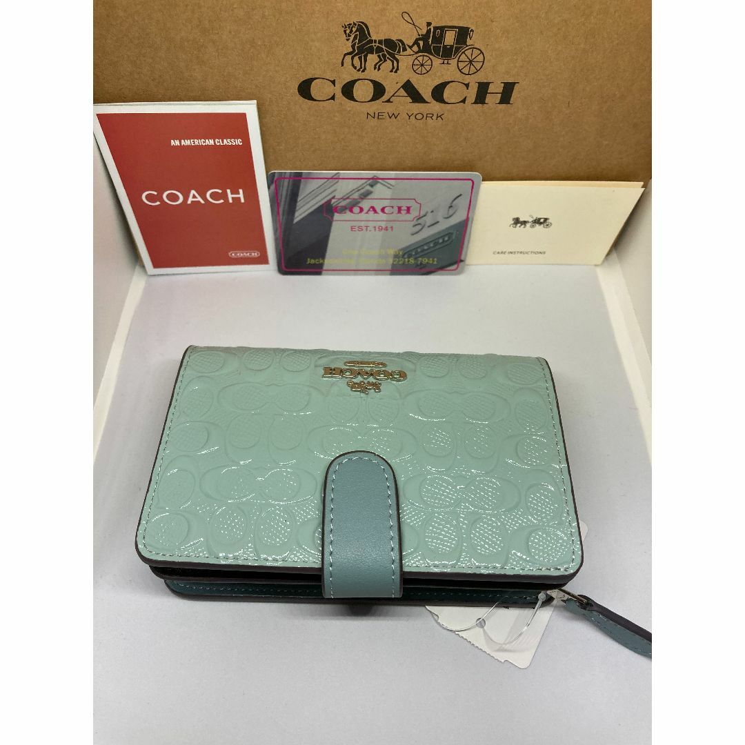 COACH(コーチ)のCOACH　コーチ　F25937　二つ折り財布　デボスド　パテントレザー　ブルー レディースのファッション小物(財布)の商品写真