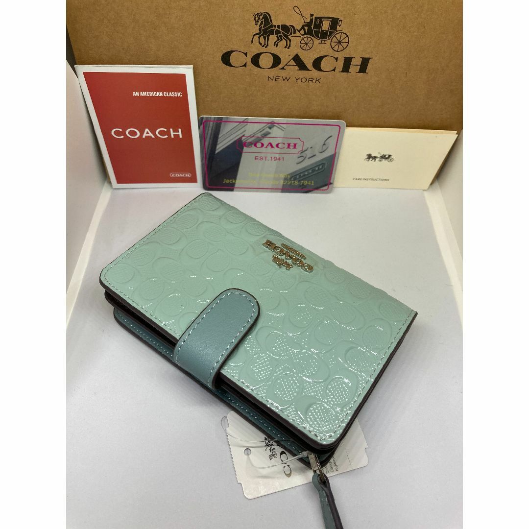 COACH(コーチ)のCOACH　コーチ　F25937　二つ折り財布　デボスド　パテントレザー　ブルー レディースのファッション小物(財布)の商品写真