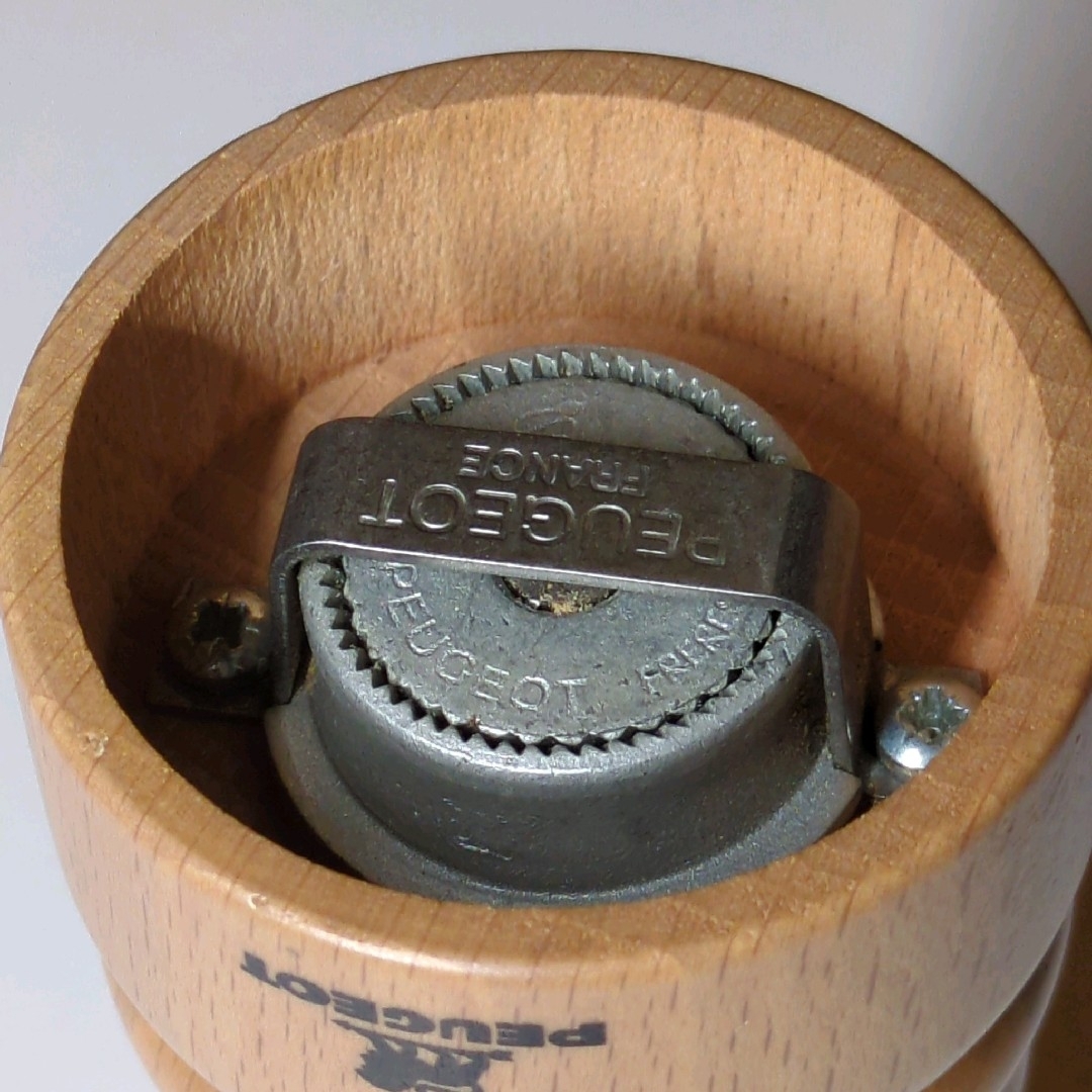 Peugeot(プジョー)のプジョー　ペッパーミル　木製 インテリア/住まい/日用品のキッチン/食器(調理道具/製菓道具)の商品写真