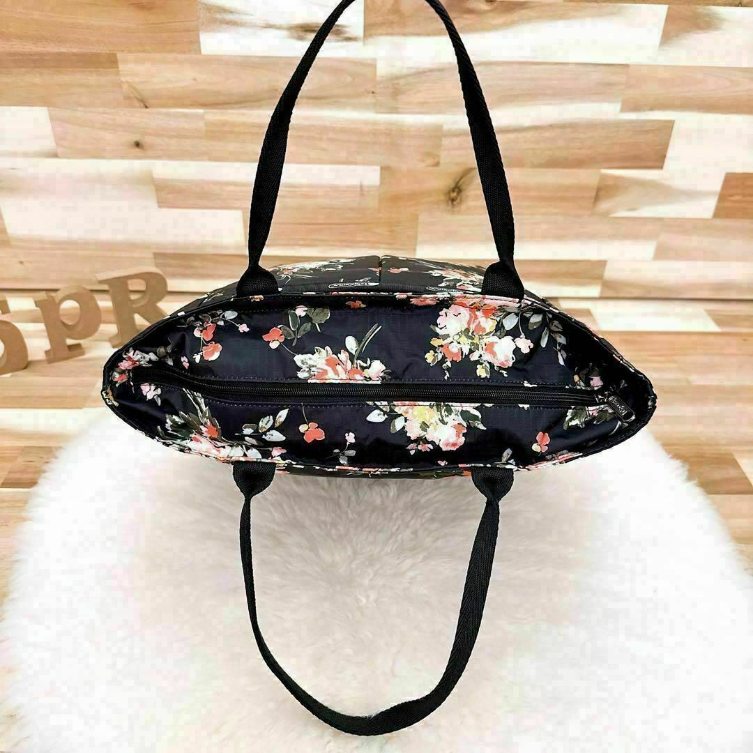 LeSportsac(レスポートサック)の【レスポートサック】LeSportsac 花柄 ブーケ トートバッグ 黒×ピンク レディースのバッグ(トートバッグ)の商品写真