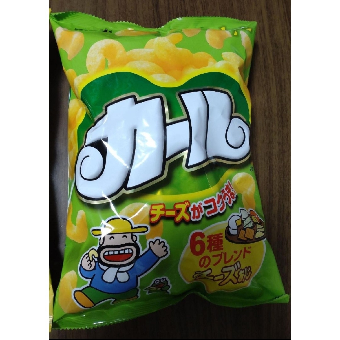 【西日本限定】　明治　カール　○2種セット 食品/飲料/酒の食品(菓子/デザート)の商品写真