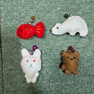 ハンドメイド　フェルト　マスコット　4点セット(チャーム)