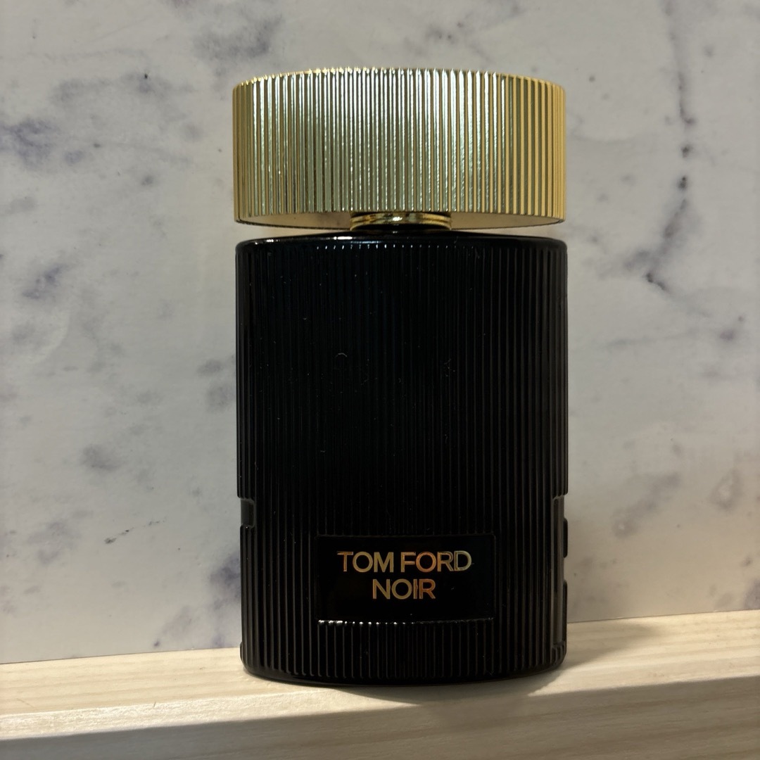 TOM FORD BEAUTY(トムフォードビューティ)のトムフォード　香水　ノワール　プールファム　50ml コスメ/美容の香水(ユニセックス)の商品写真