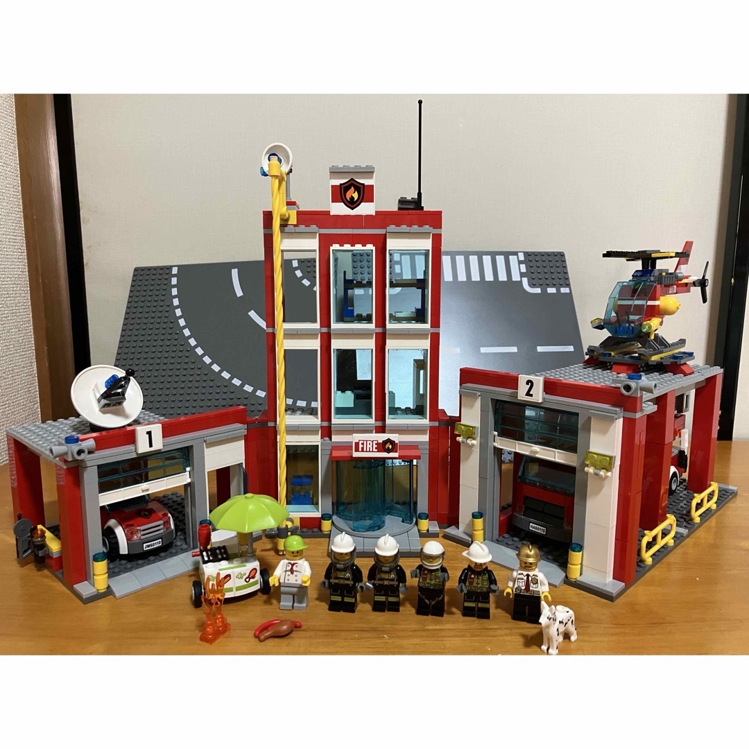 Lego(レゴ)のLEGO レゴシティ 60110 消防署　7281ロードプレート T字路+カーブ キッズ/ベビー/マタニティのおもちゃ(積み木/ブロック)の商品写真