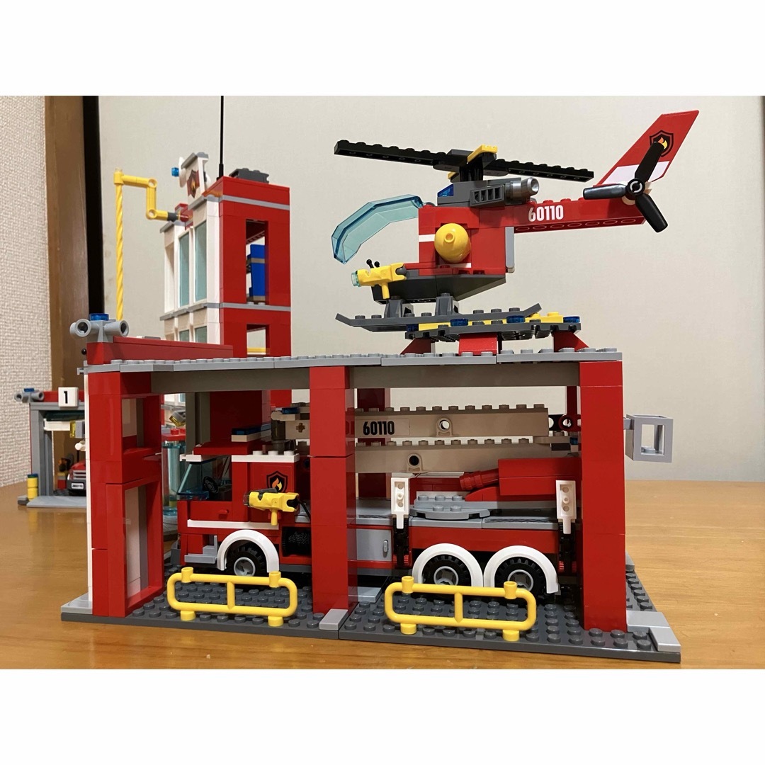 Lego(レゴ)のLEGO レゴシティ 60110 消防署　7281ロードプレート T字路+カーブ キッズ/ベビー/マタニティのおもちゃ(積み木/ブロック)の商品写真