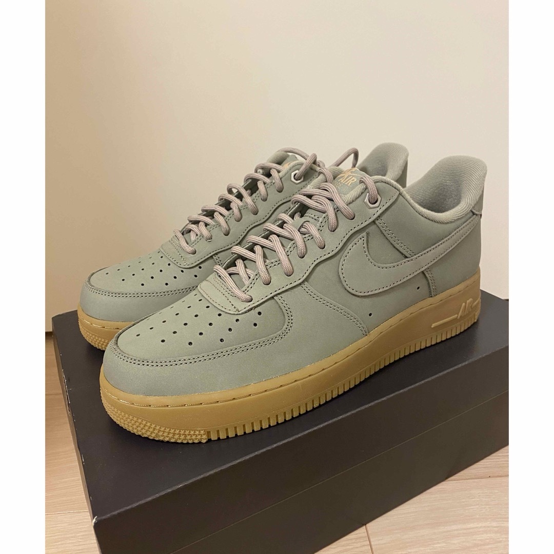 NIKE(ナイキ)の【完売品】NIKE AIR FORCE 1 '07 LIGHT ARMY/GUM メンズの靴/シューズ(スニーカー)の商品写真