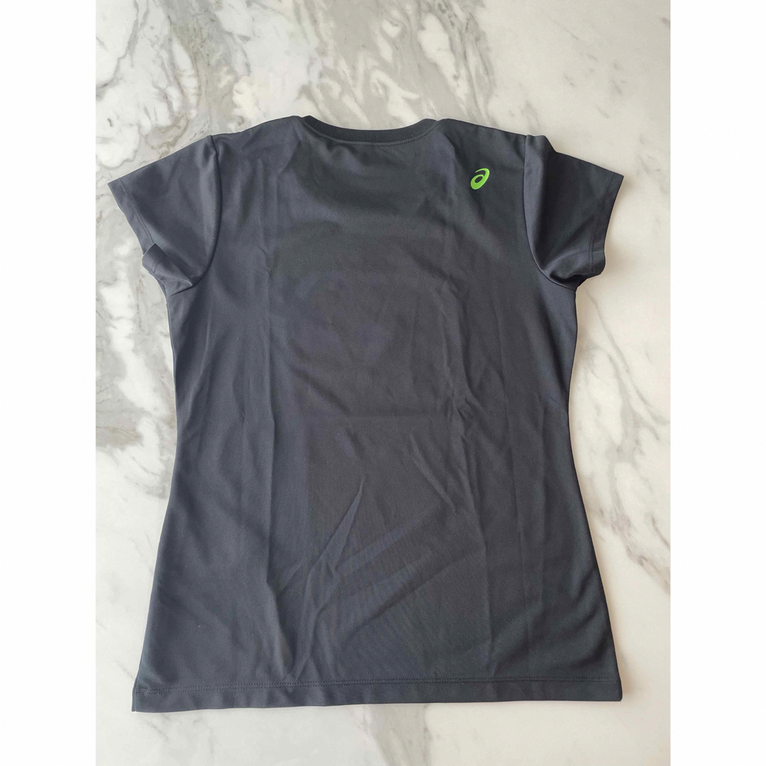 asics(アシックス)の黒のスポーツTシャツ レディースのトップス(Tシャツ(半袖/袖なし))の商品写真