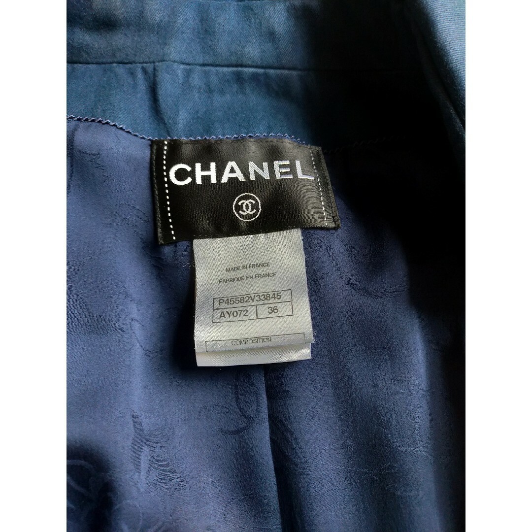 CHANEL(シャネル)のCHANEL　シャネル　トレンチコート　ダブル　紺　３６ レディースのジャケット/アウター(トレンチコート)の商品写真