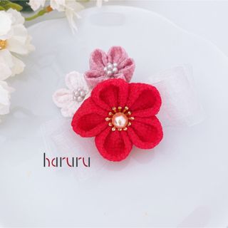 つまみ細工の髪飾り【白リボンとピンク】成人式　振袖　卒業式　袴　浴衣　七五三(ヘアアクセサリー)