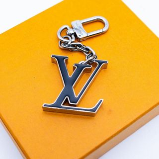 ルイヴィトン(LOUIS VUITTON)の★美品★ ヴィトン キーホルダー ポルトクレ LVイニシャル ブラック(キーホルダー)