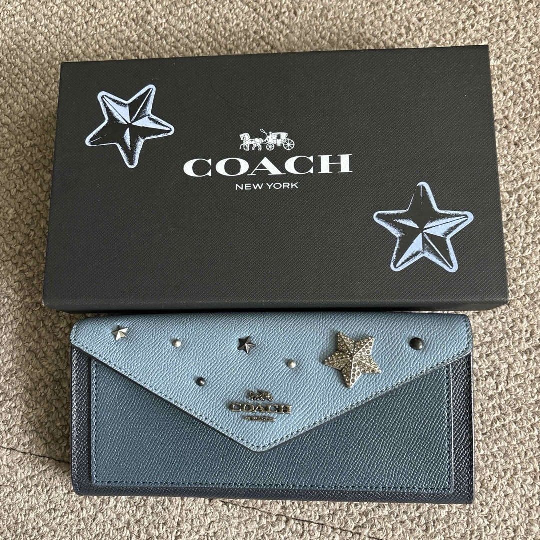 COACH(コーチ)のコーチ　COACH  財布　星スタッド付き レディースのファッション小物(財布)の商品写真