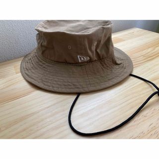 ニューエラー(NEW ERA)の【美品】NEW ERA バケットハット ベージュ(ハット)