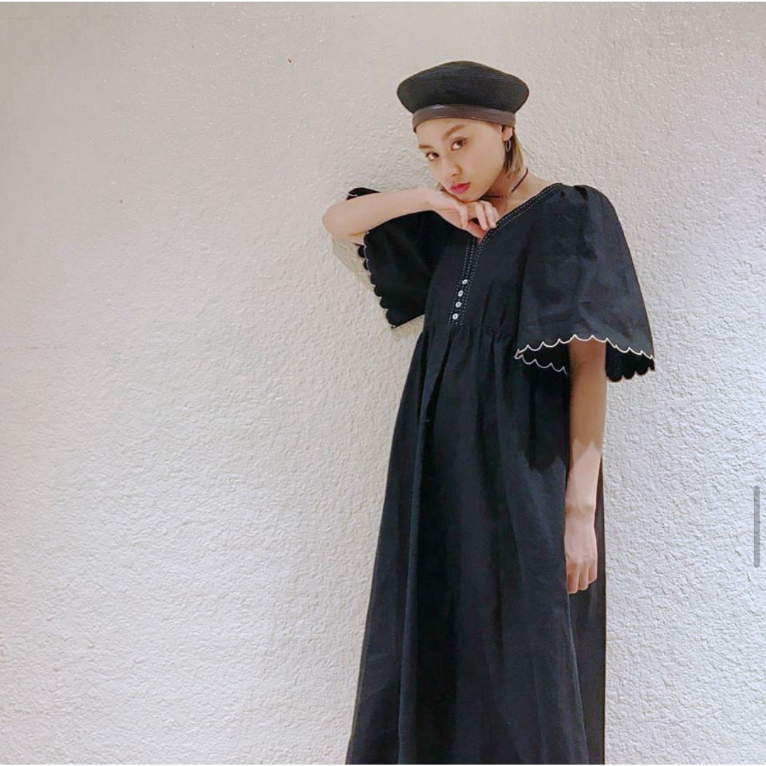 Ameri VINTAGE(アメリヴィンテージ)のSOLOV / EMBROIDERY LINEN DRESS ロングワンピース レディースのワンピース(ロングワンピース/マキシワンピース)の商品写真