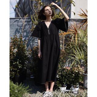 アメリヴィンテージ(Ameri VINTAGE)のSOLOV / EMBROIDERY LINEN DRESS ロングワンピース(ロングワンピース/マキシワンピース)