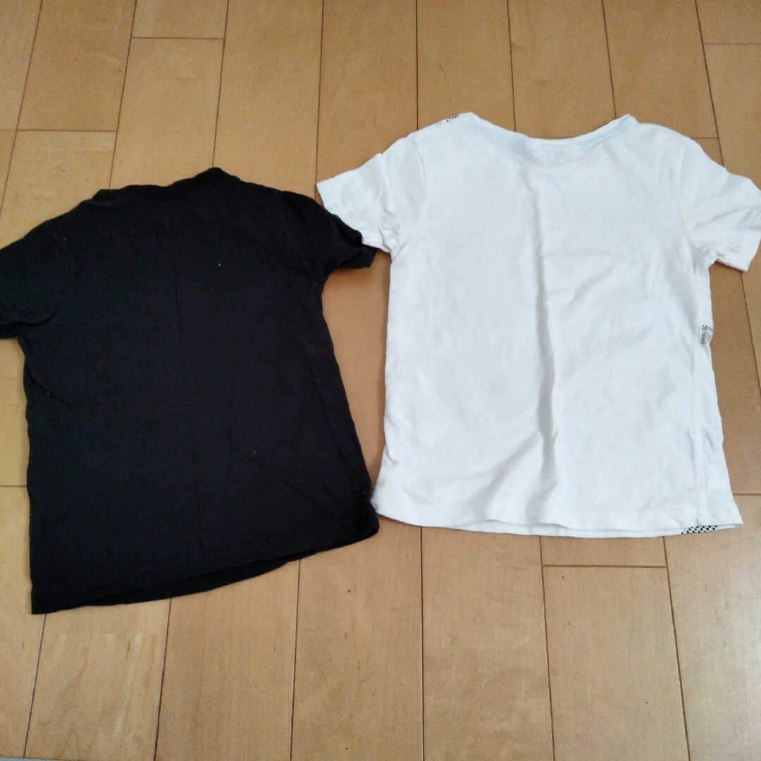 BANDAI(バンダイ)のTシャツ　2枚セット　白　黒　100　仮面ライダー　H&M　バンダイ キッズ/ベビー/マタニティのキッズ服男の子用(90cm~)(Tシャツ/カットソー)の商品写真
