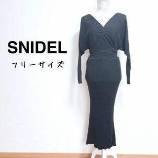 スナイデル(SNIDEL)のスナイデル　カッティングオープンニットワンピース　ドルマンスリーブ【F】腰見せ(ロングワンピース/マキシワンピース)