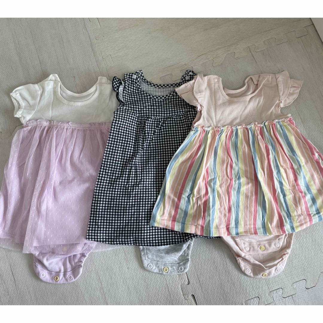 UNIQLO(ユニクロ)の美品⭐︎ロンパース型ワンピ　3枚セット　ユニクロ キッズ/ベビー/マタニティのベビー服(~85cm)(ロンパース)の商品写真