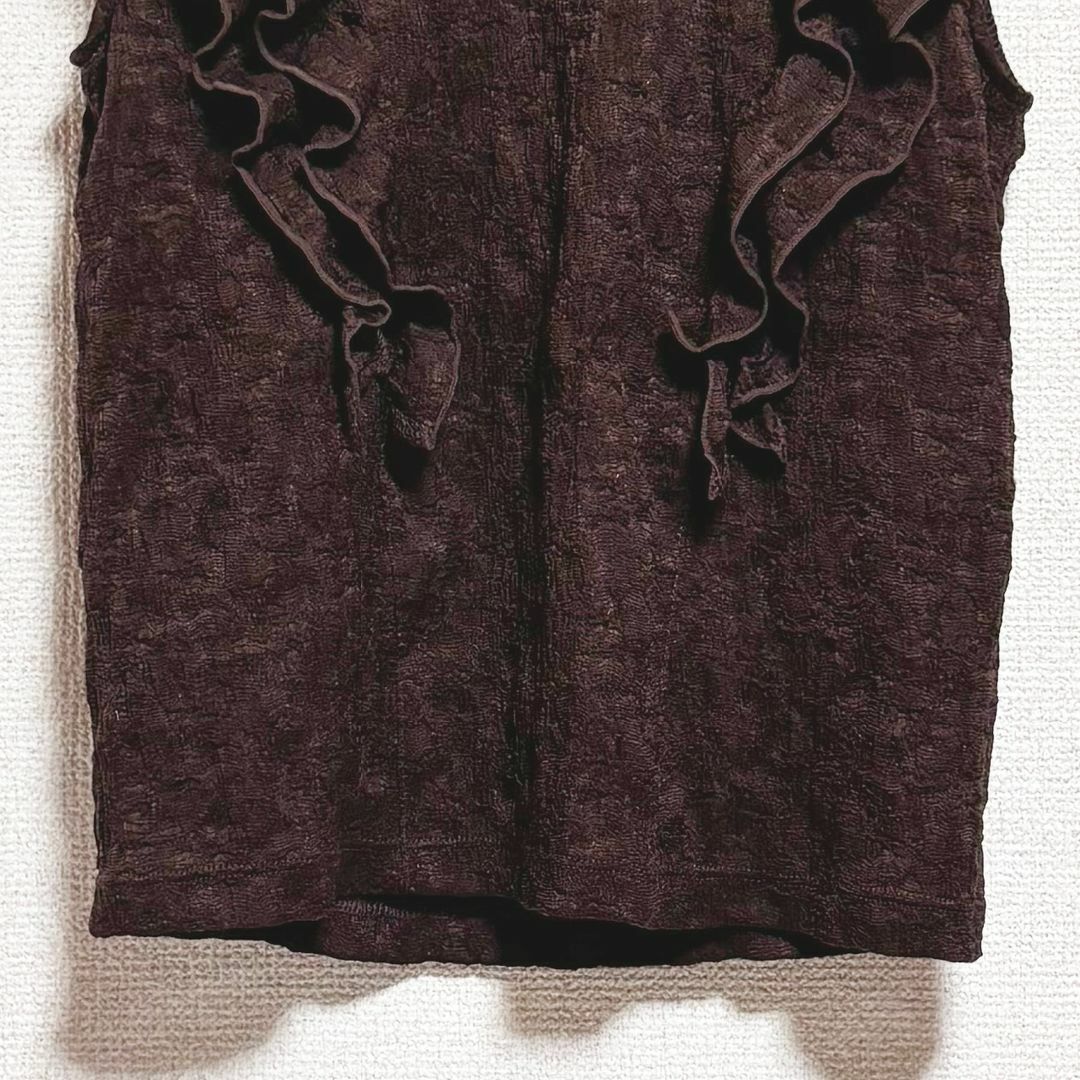 moussy(マウジー)のMOUSSY マウジー　ブラウス 茶色 ノースリーブ レース　フリル ハイネック レディースのトップス(シャツ/ブラウス(半袖/袖なし))の商品写真