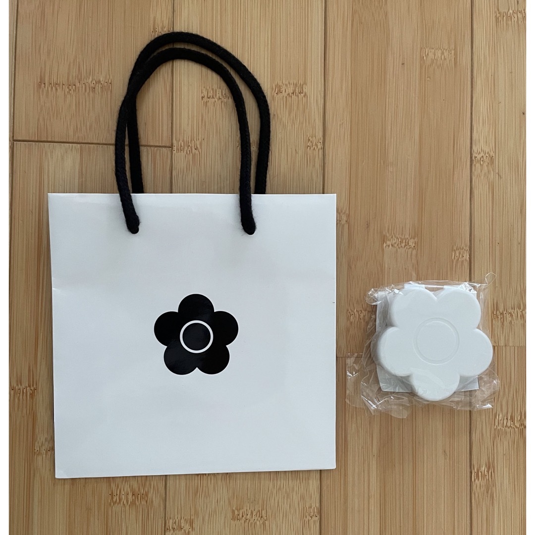MARY QUANT(マリークワント)の⭐️新品⭐️マリークワントミニケース&ショップ袋 レディースのバッグ(ショップ袋)の商品写真
