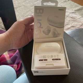 アイアイズ(I Eye's)のSAMSUNG GALAXY BUDS+ WHITE フルワイヤレスイヤホン(ヘッドフォン/イヤフォン)